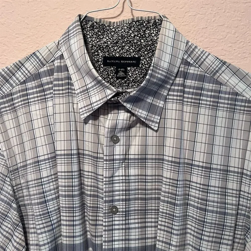NWOT. Banana Republic Men's XL Black Plaid‎ Long Sleeve Button-Up Shirt.